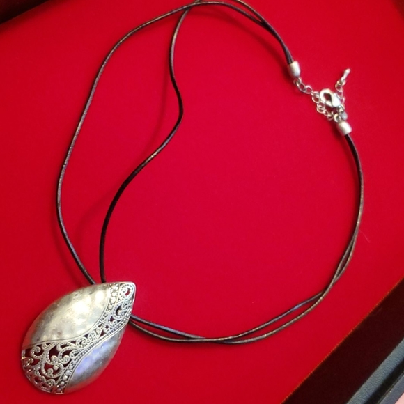 Necklace - Picture 4 of 6